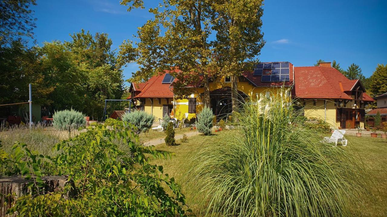 Harmonia Apartmanhaz Balatonlelle Exterior photo